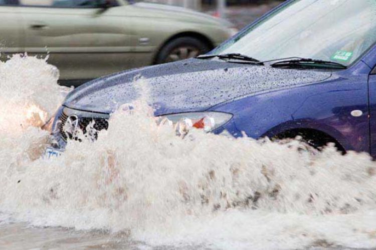 Mobil yang menerabas genangan air bisa mengalami water hammer