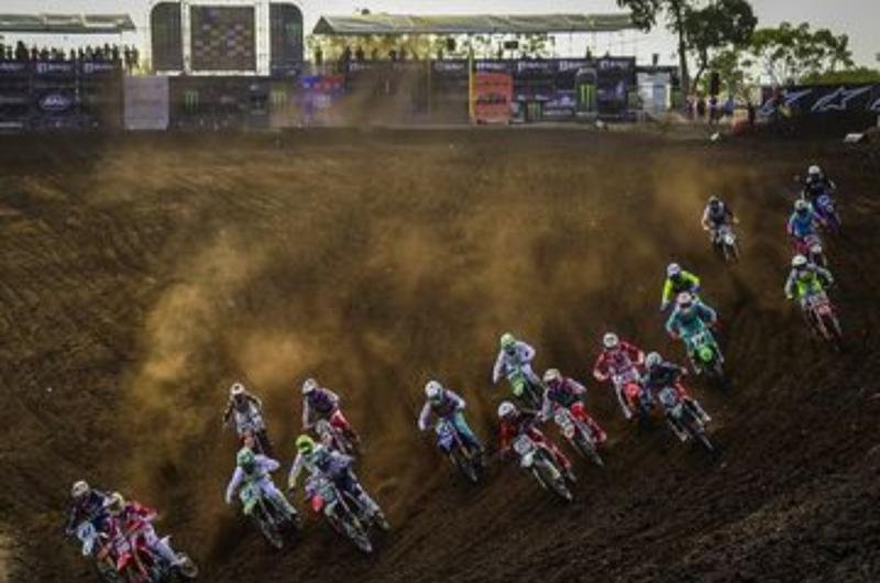 Kejuaraan dunia motocross MXGP tahun ini terpaksa absen di Indonesia, promotor lokal belum menyelesaikan kewajiban hampir Rp 1 miliar untuk event tahun lalu. (foto : ist)