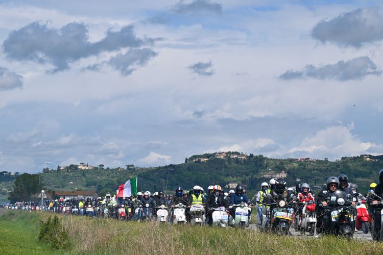 Ribuan bikers Vespa meriahkan acara Vespa World Days 2024 di Italia
