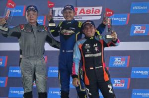 Benny Santoso Raih Trofi Juara Pertama TCR Asia Series 2024, Piala Pertama Balapan International 